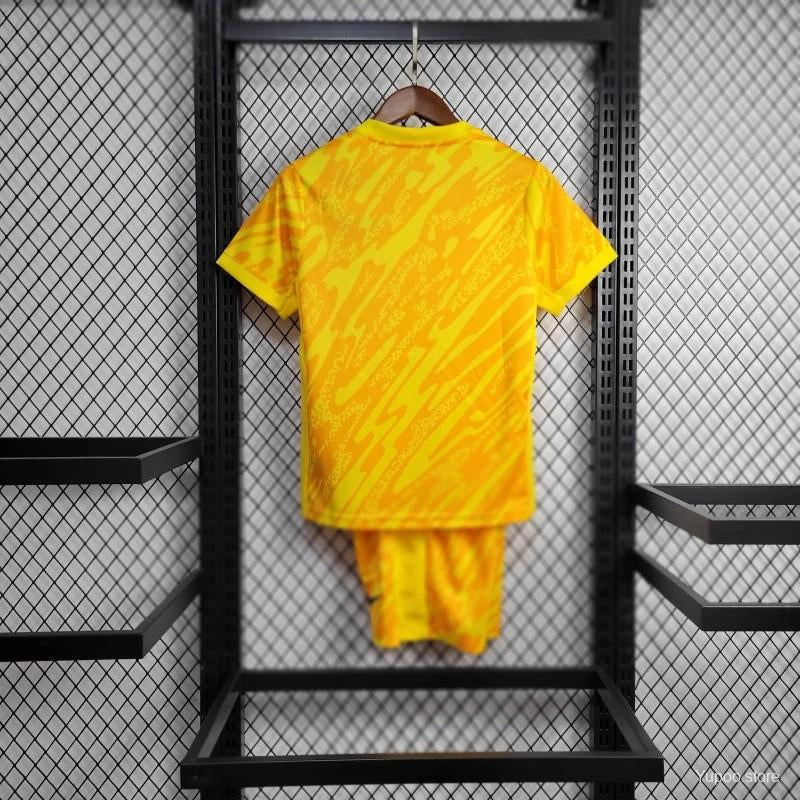Tottenham goalkeeper football kit 2024/25