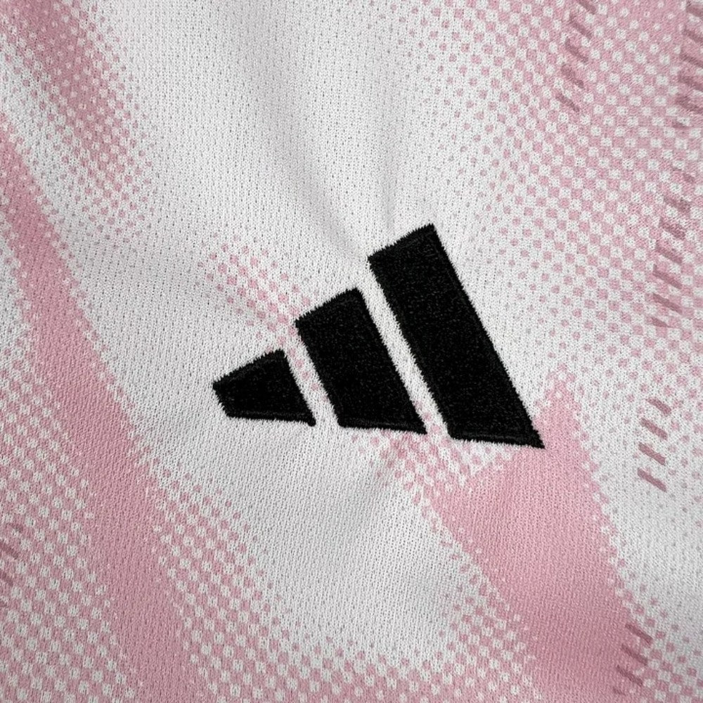 Real Madrid Maillot concept Rose 2024/25