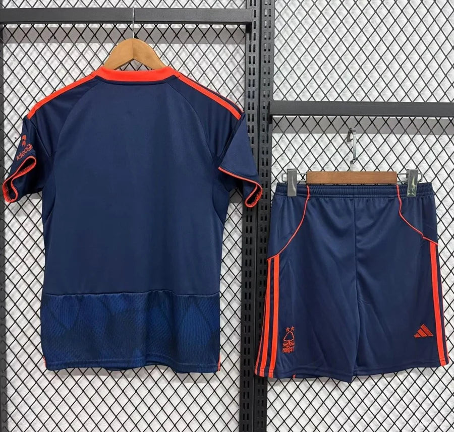 Kit ensemble football Nottingham Forest 3e third 2025/26
