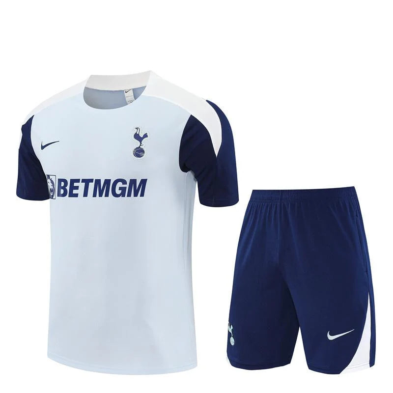 Kit ensemble football Tottenham training 2025/26