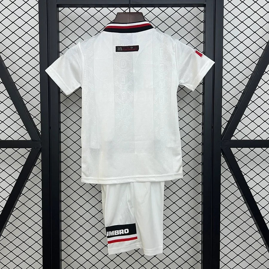 Kit ensemble football Manchester United extérieur 1997/98