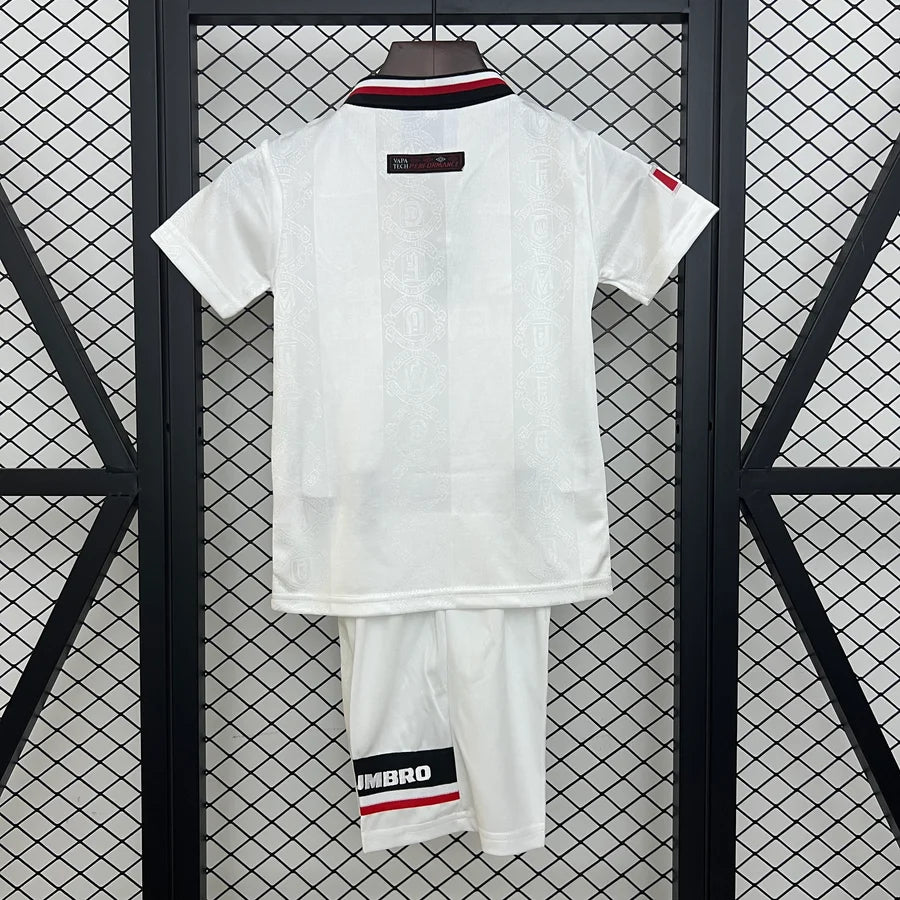 Kit ensemble football Manchester United extérieur 1997/98