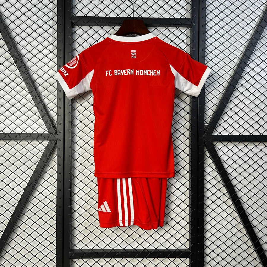 Kit ensemble football Bayern Munich domicile 2025/26