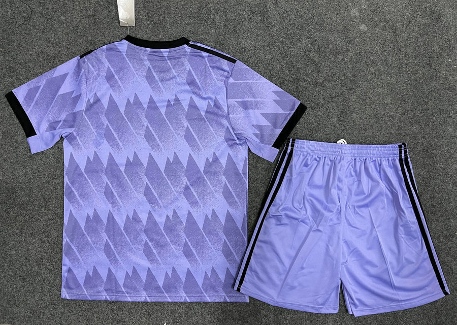 Kit Real Madrid exterieur 2022/23