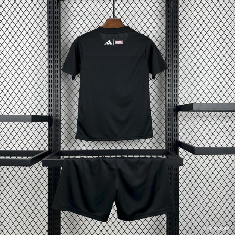 Kit ensemble football Real Madrid Marvel Avengers 2025/26