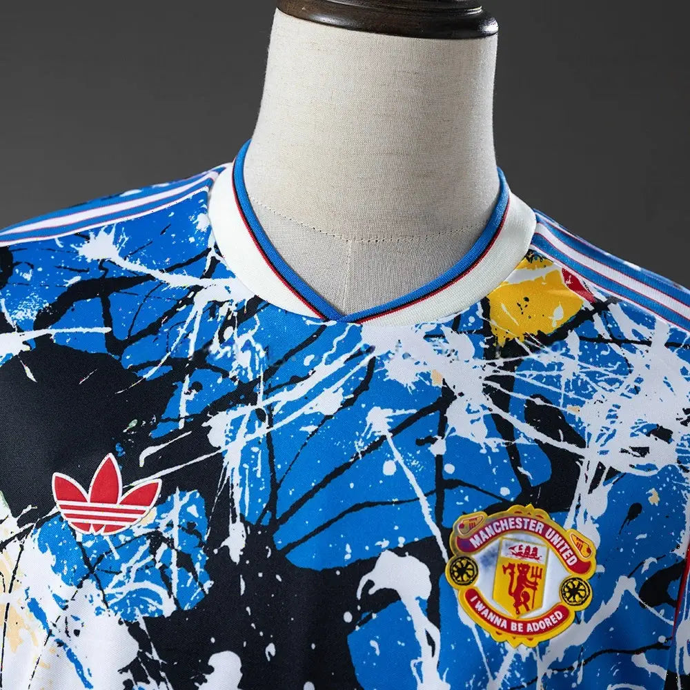 Maillot football M-U 26/27 Collaboration Rose