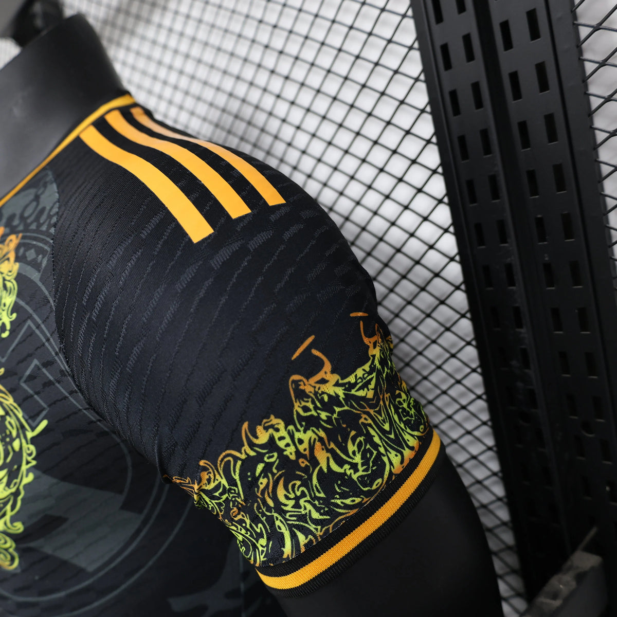 Maillot football Real Madrid Yellow Dragon Player Version 2024/25
