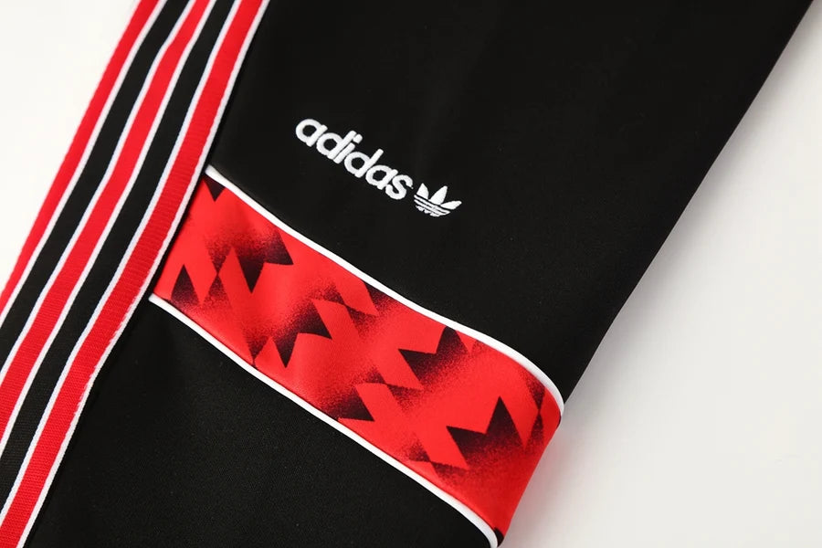 Survêtement Rétro Manchester United x Adidas – Édition Classique “Sharp”
