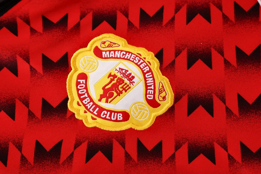Survêtement Rétro Manchester United x Adidas – Édition Classique “Sharp”