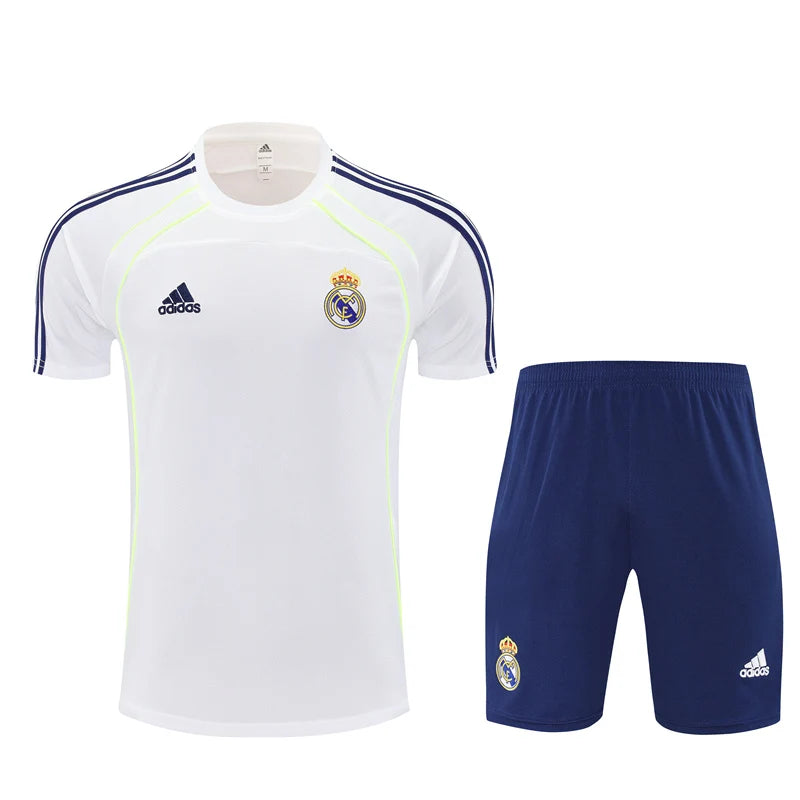 Kit ensemble football Real Madrid training 2025/26