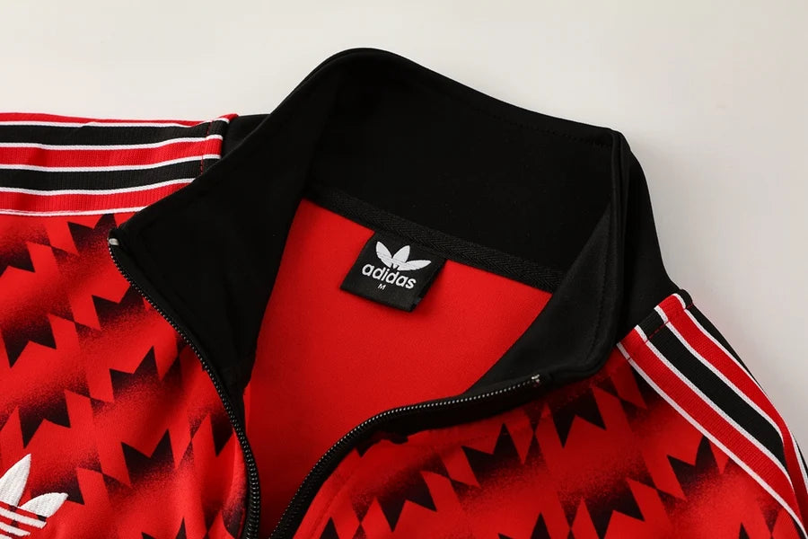 Survêtement Rétro Manchester United x Adidas – Édition Classique “Sharp”