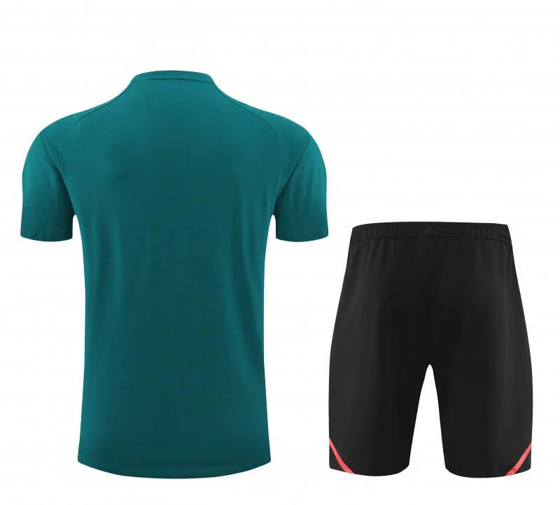 Kit ensemble football Manchester United training 2024/25