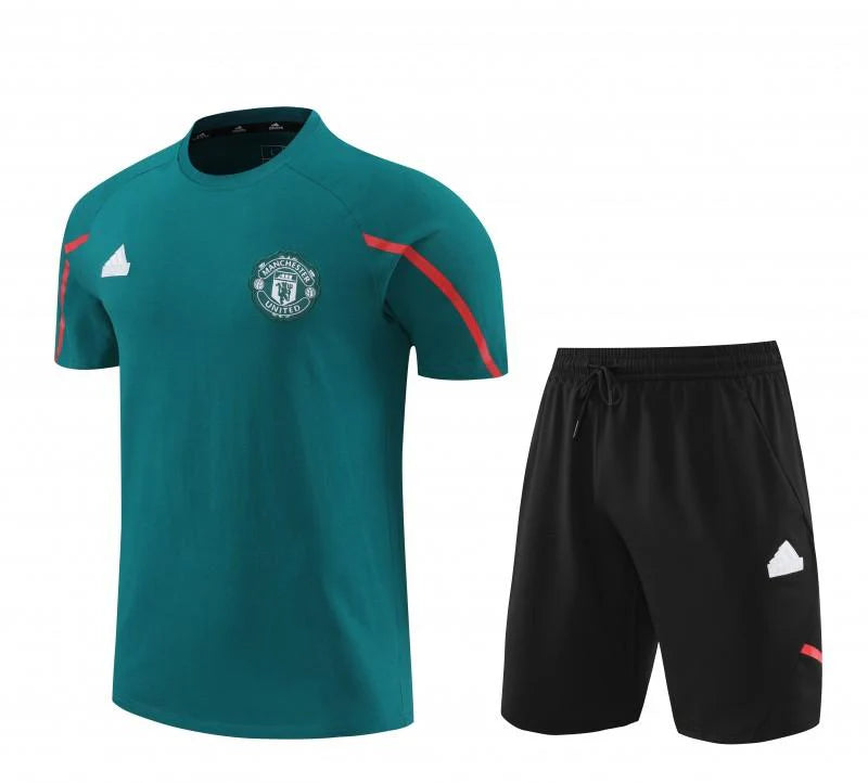 Kit ensemble football Manchester United training 2024/25