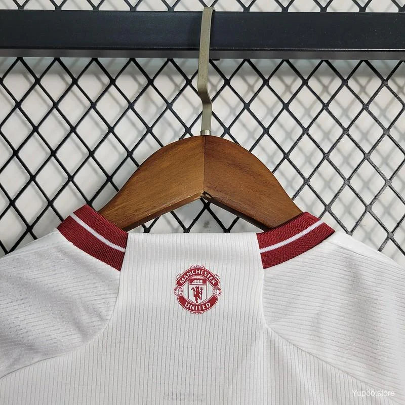 Kit Manchester United third 2023/24