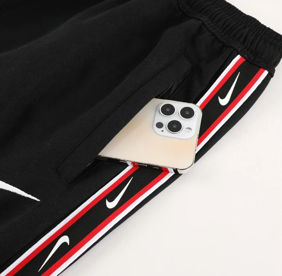 Survêtement jogging Nike Repeat logo rouge
