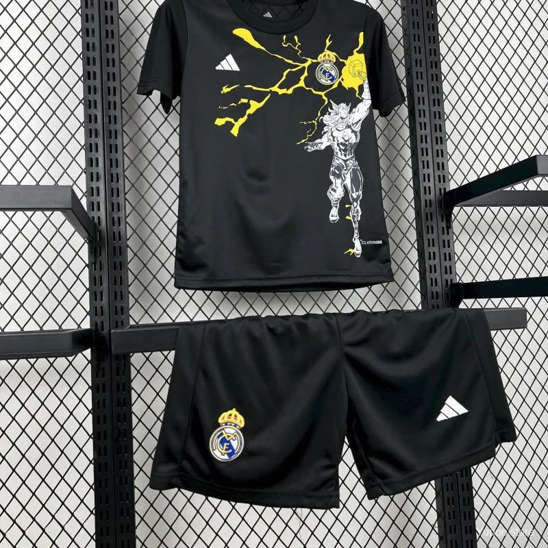 Kit ensemble football Real Madrid Marvel Avengers 2025/26