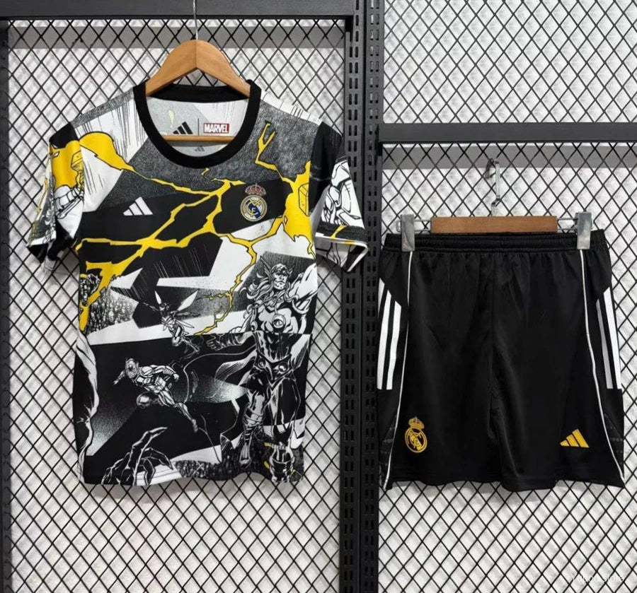 Kit ensemble football Real Madrid Marvel Avengers 2025/26