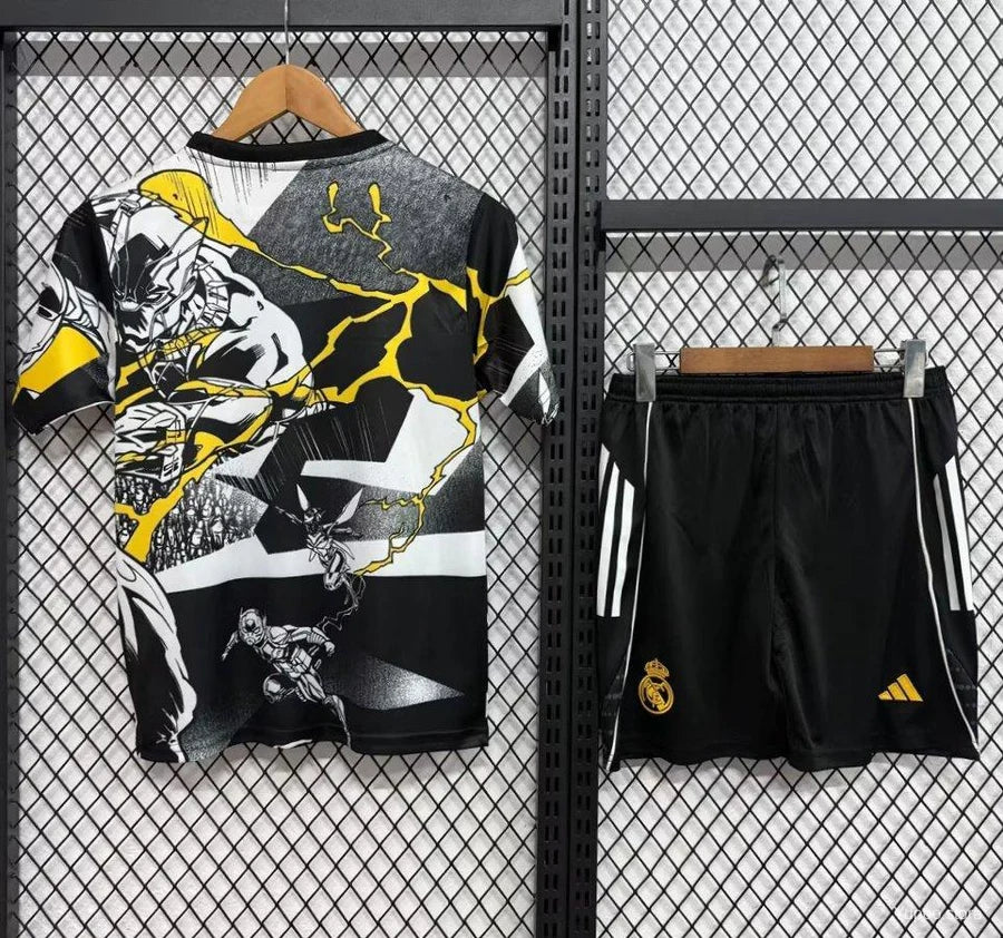 Kit ensemble football Real Madrid Marvel Avengers 2025/26