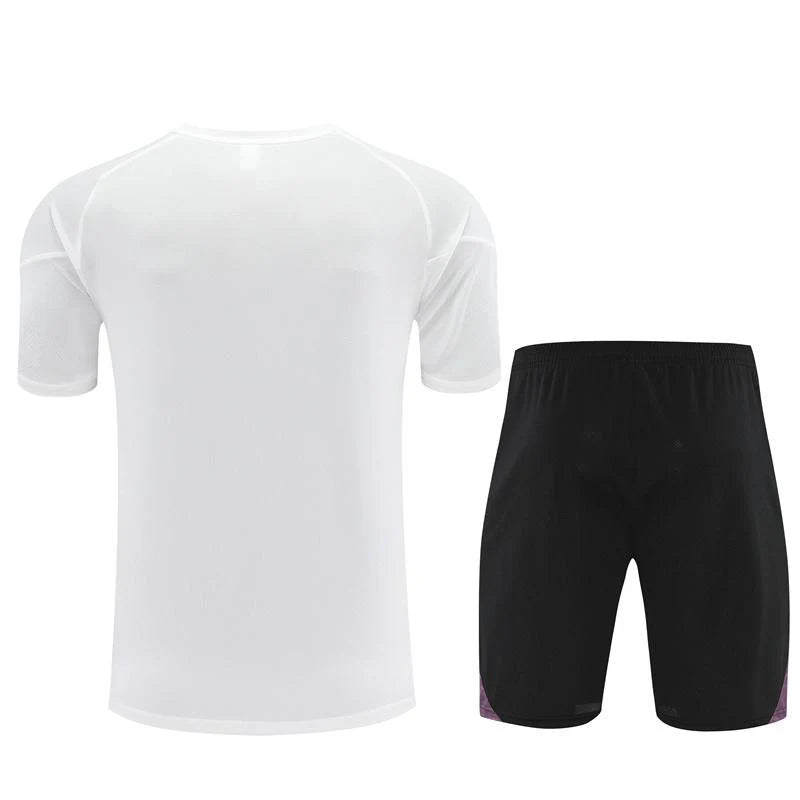 Kit ensemble football Manchester United training 2025/26