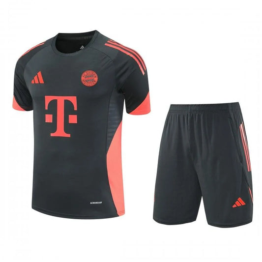 Kit ensemble Bayern Munich training football 2025/26