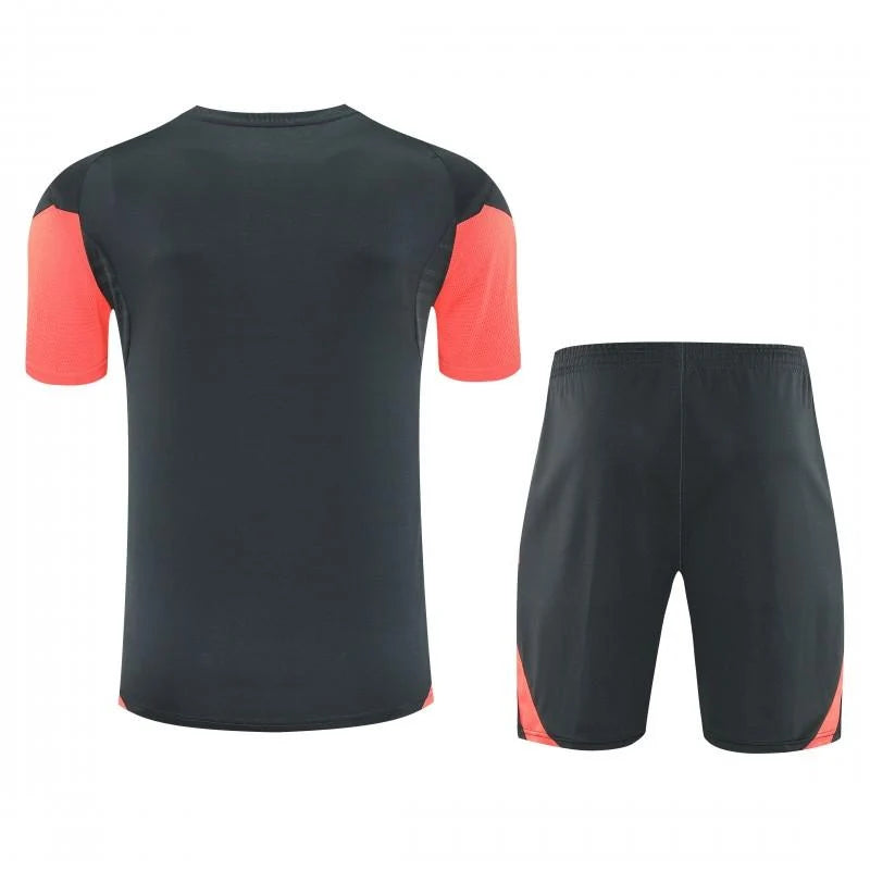 Kit ensemble Bayern Munich training football 2025/26
