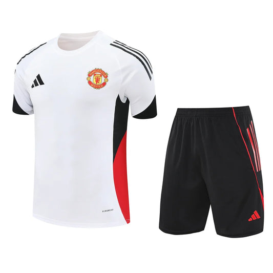 Kit ensemble football Manchester United 2025/26