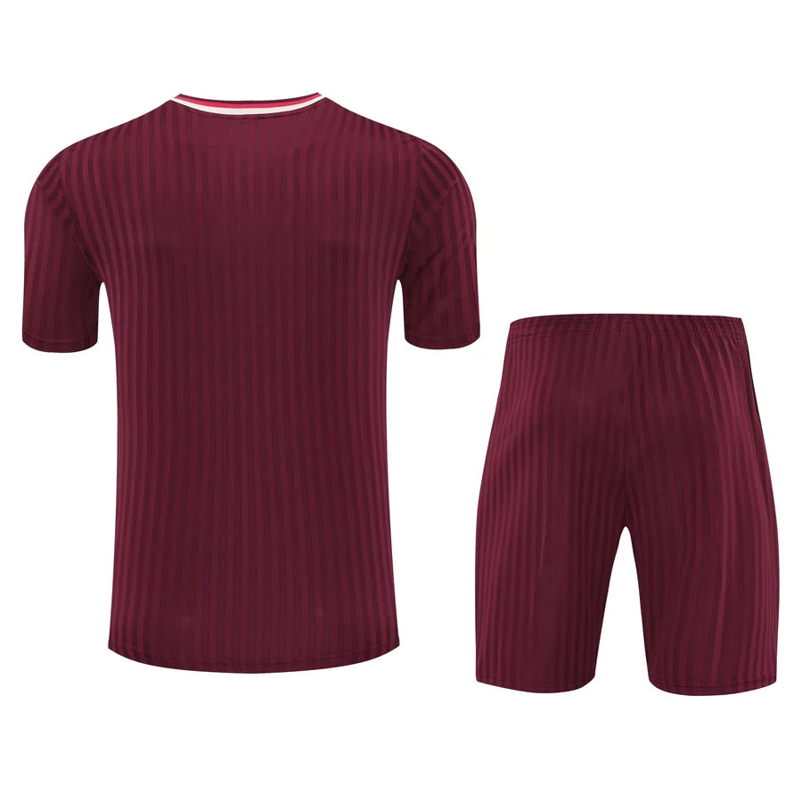 Kit ensemble Bayern Munich training football 2025/26