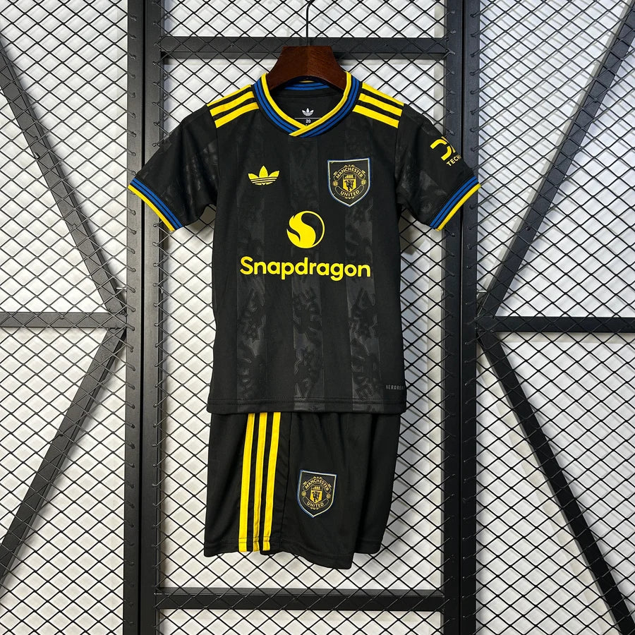 Kit ensemble football Manchester United 3e third 2025/26