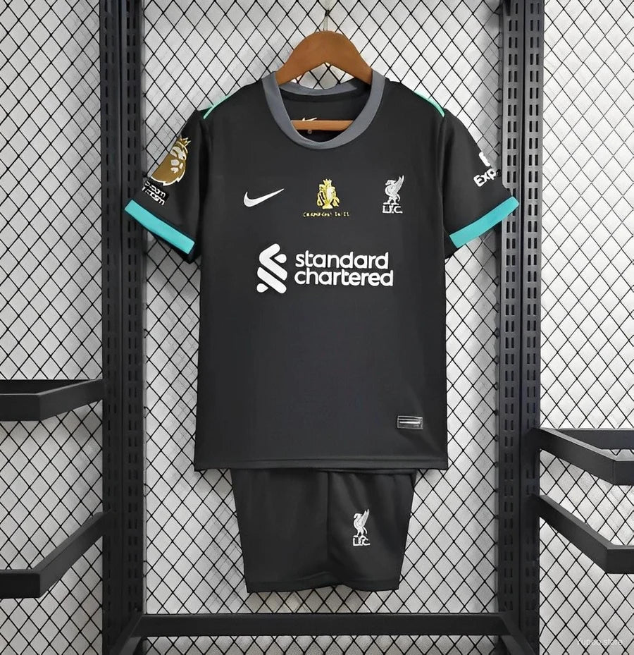 Kit ensemble football Liverpool CHAMPIONS 2024/25