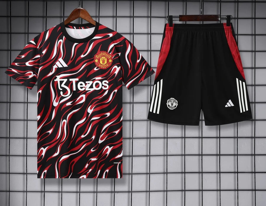 Kit ensemble football Manchester United 2025/26