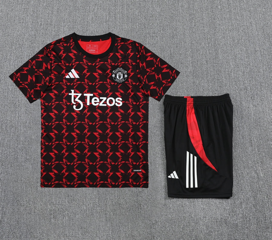 Kit ensemble football Manchester United 2025/26