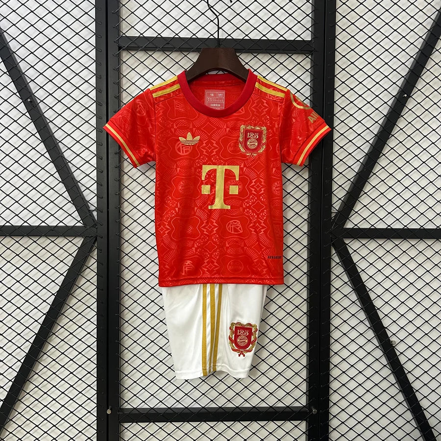 Kit ensemble football Bayern Munich 125e anniversaire 2025/26