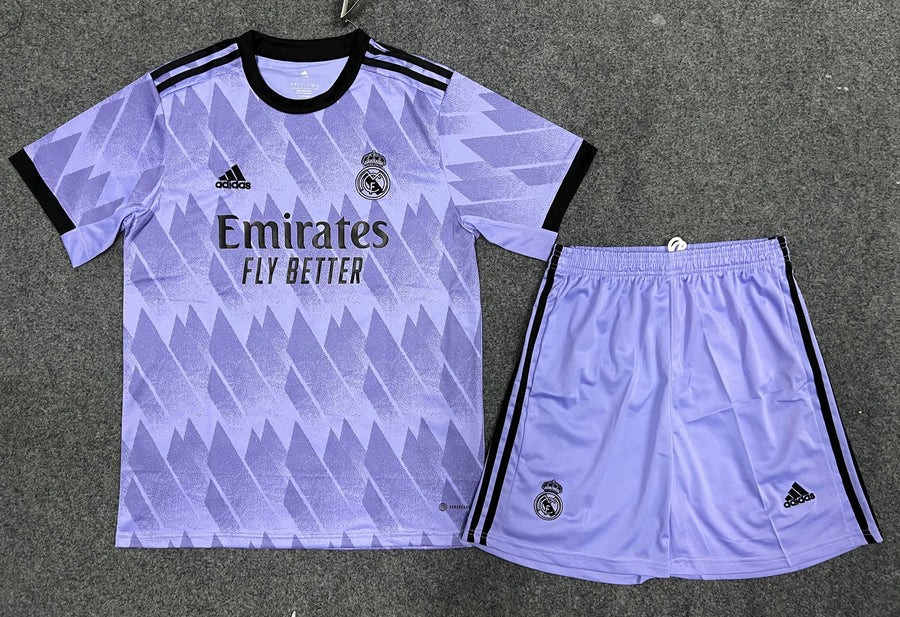 Kit Real Madrid exterieur 2022/23