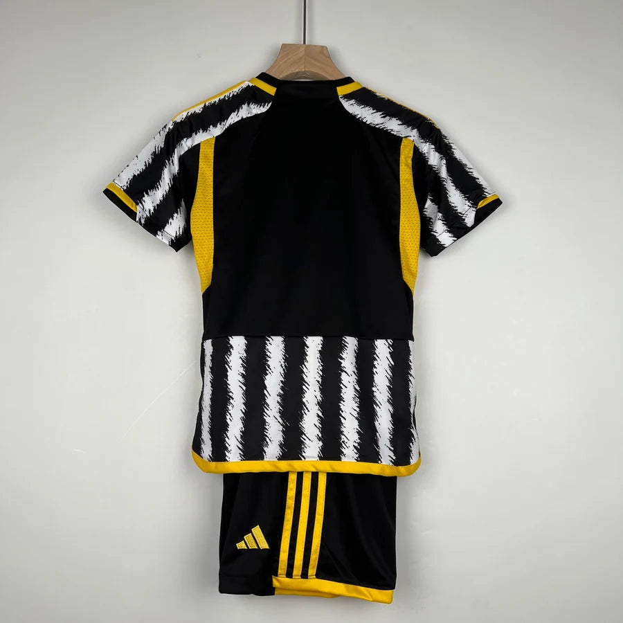 Kit ensemble football Juventus domicile 2023/24