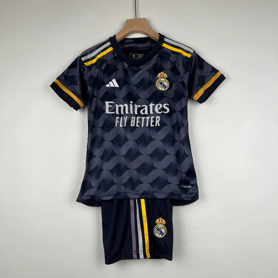 Kit ensemble football Real Madrid exterieur 2023/24