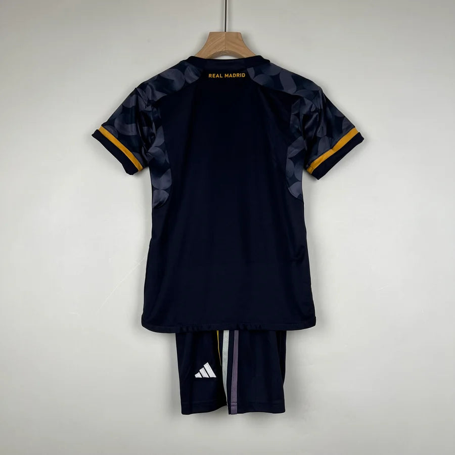 Kit ensemble football Real Madrid exterieur 2023/24