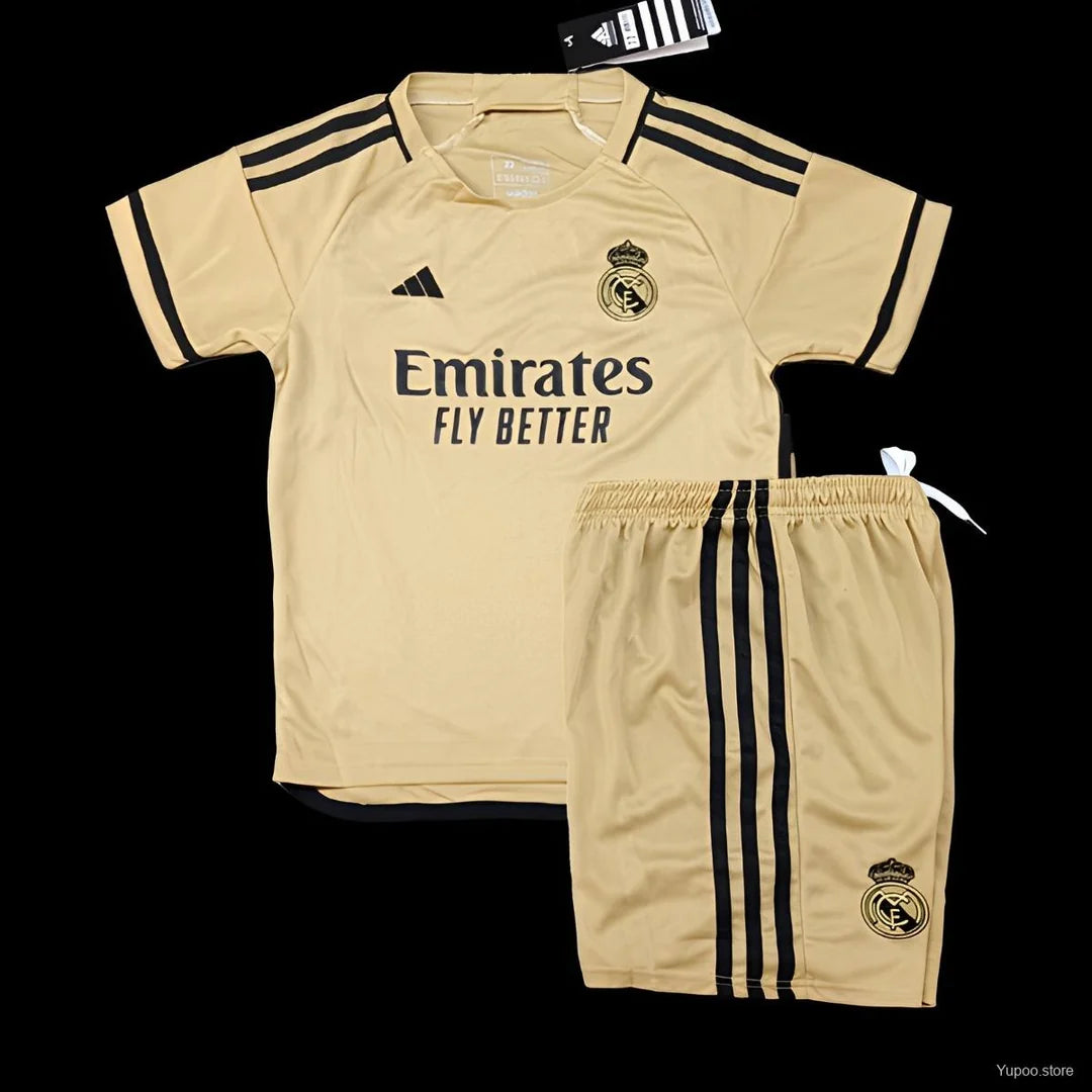 Kit ensemble football Real Madrid training 2023/24