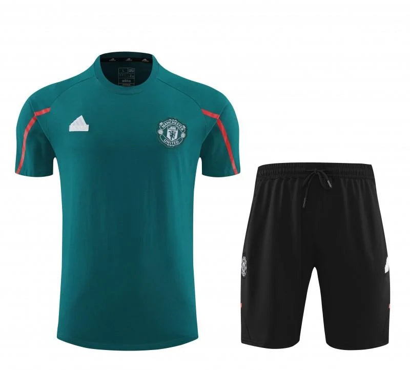 Kit ensemble football Manchester United training 2024/25