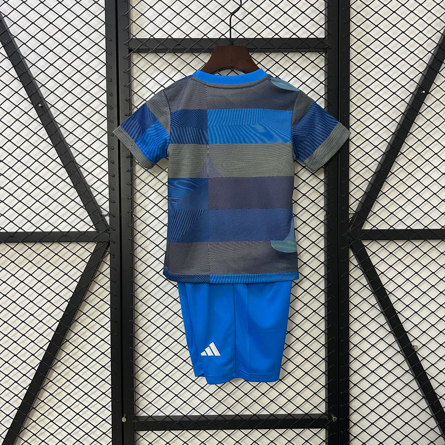 Real Madrid training football kit 2025/26