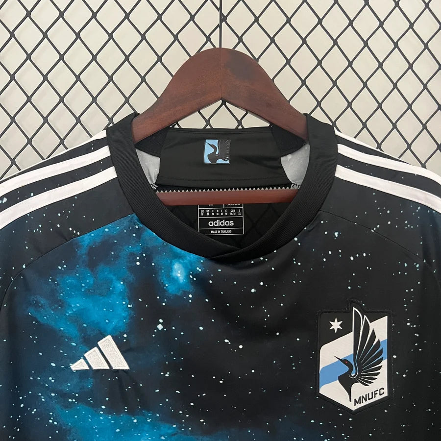 Maillot football Minnesota domicile 2024/25