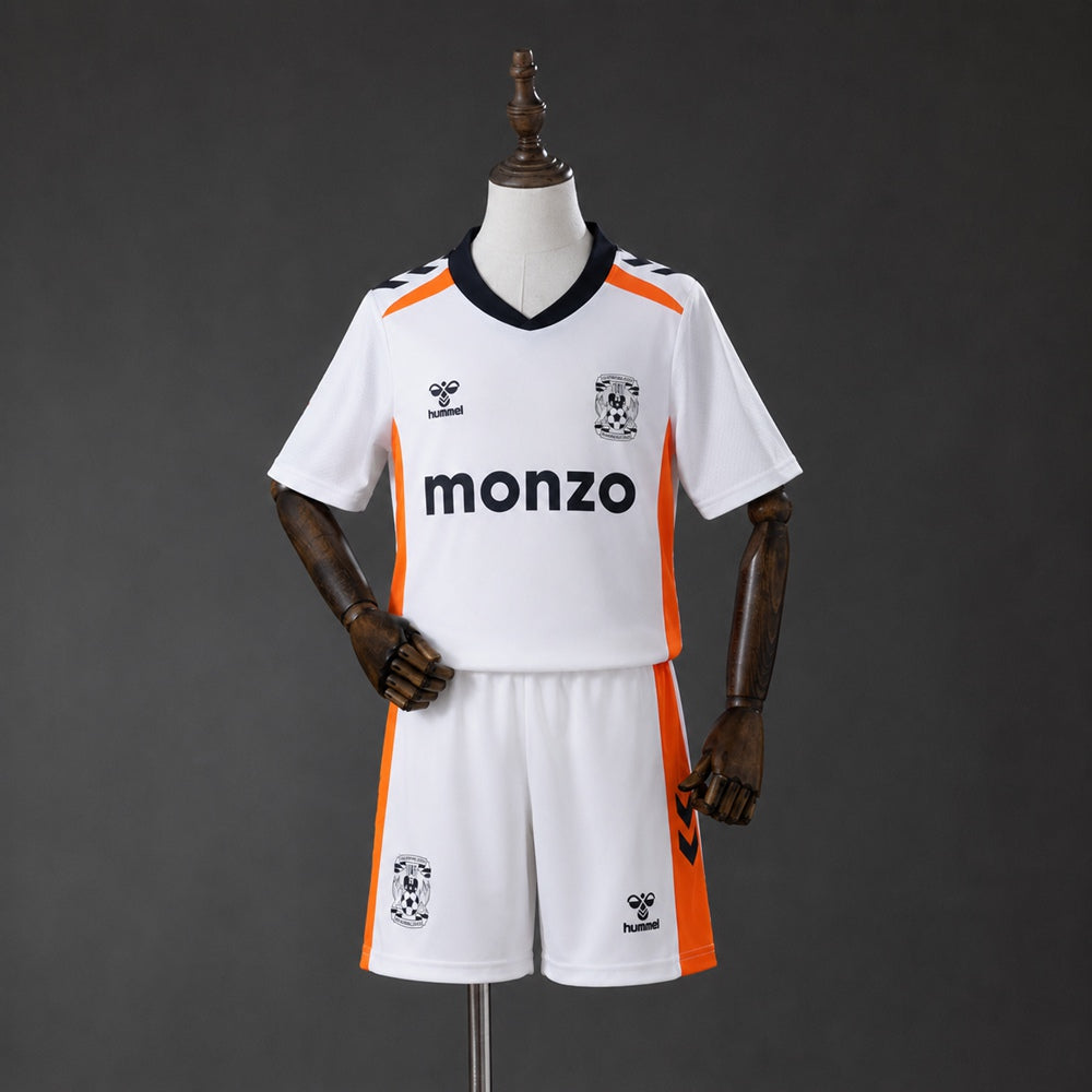 Kit ensemble football extérieur enfant 2026/27 .