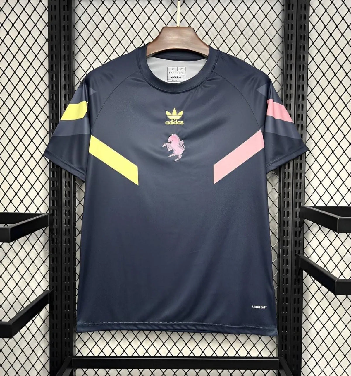 Maillot football Juventus pré-match rétro 2024/25