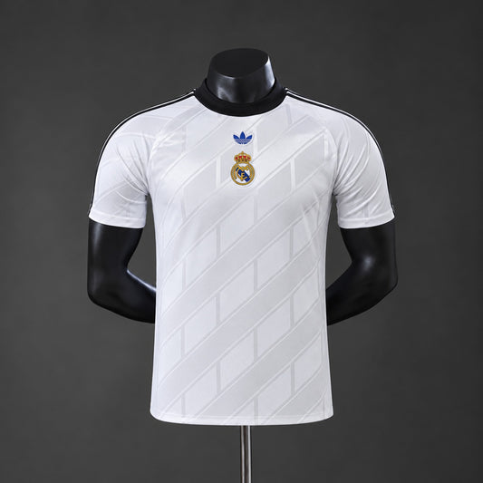 Maillot football Real Madrid version spéciale 2026/27