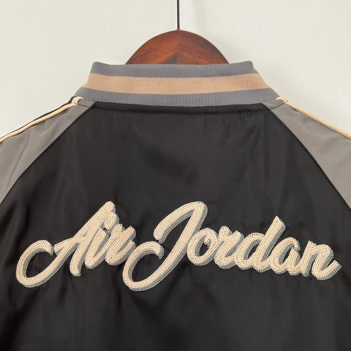 Veste coupe-vent Jordan beige/noir 2023/24